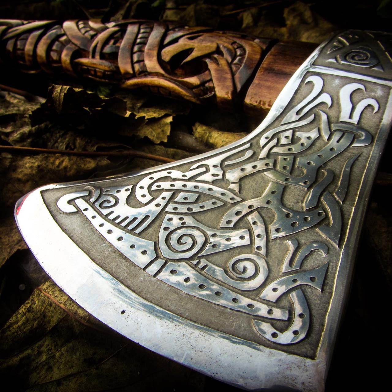 维京海盗纵横北欧时期 最著名的战斗利器之首 维京战斧